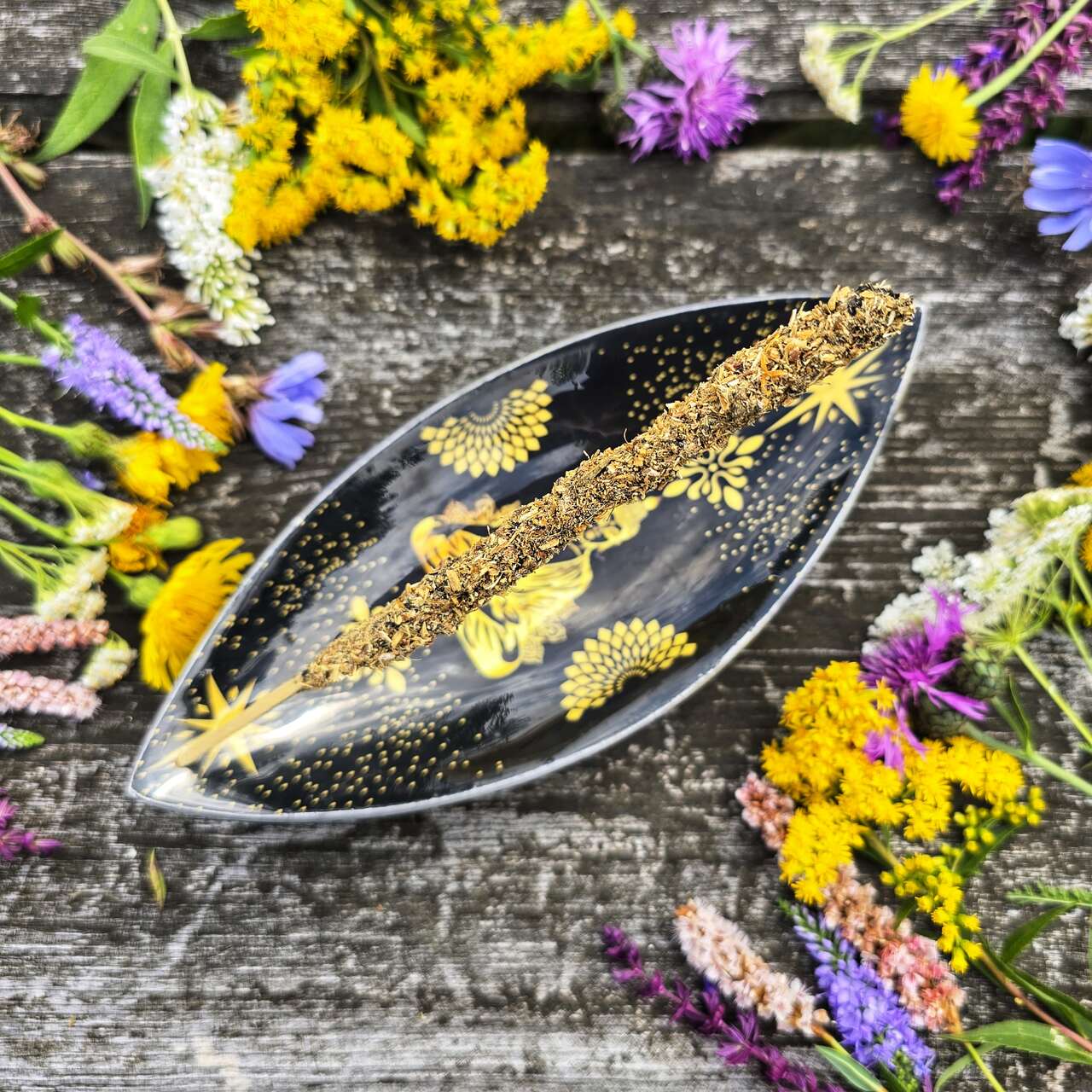 Emaliowana podstawka pod kadzidełka z aluminium - obrazek 4